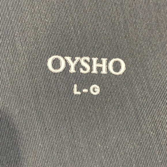 Oysho - black high rise Capri leggings ( Tag is L - fits medium! ) - Picture 10 of 11